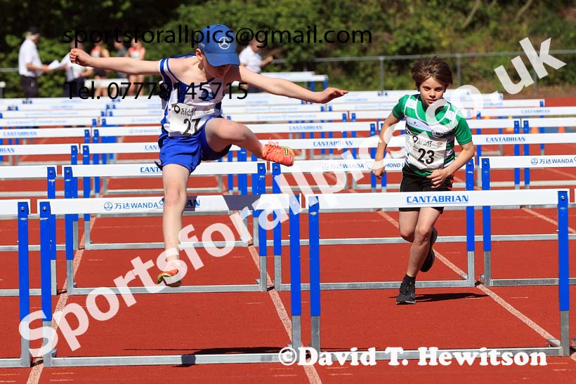 Boys under-13s hurdles, 2025 North Eastern Track and Field Champs., Shildon, County Durham. Photo: David T. Hewitson/Sports for All Pics